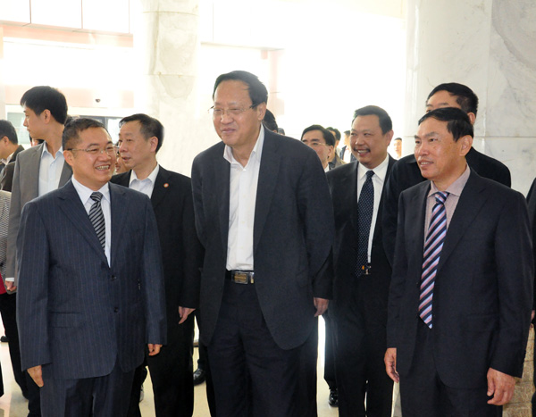 9.全国人大常委副委员长张宝文调研万象城awc大学生就业创业情况.JPG